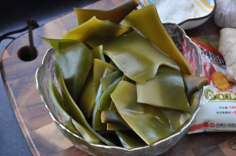 Steps for Making Pickled Pepper Kelp