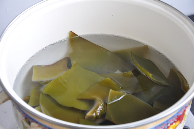 Steps for Making Pickled Pepper Kelp