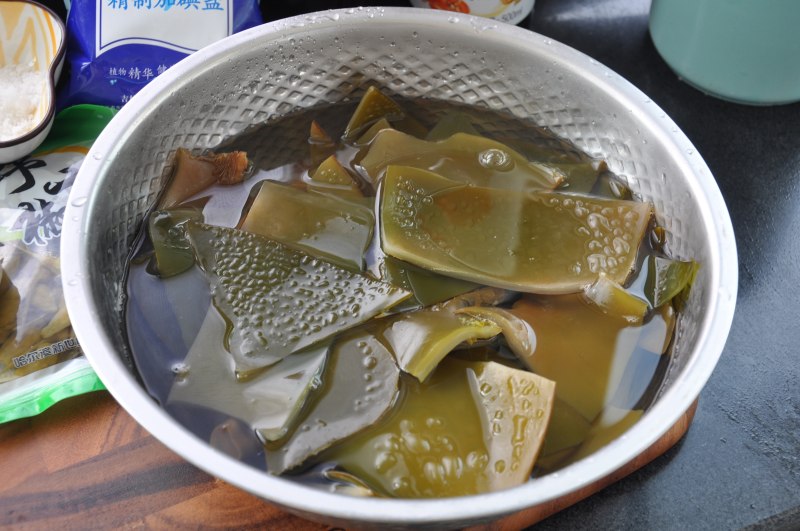 Steps for Making Pickled Pepper Kelp