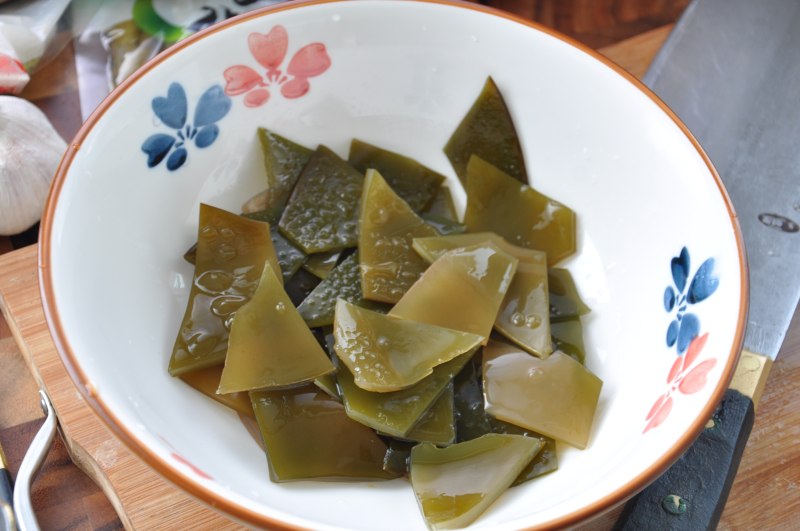 Steps for Making Pickled Pepper Kelp