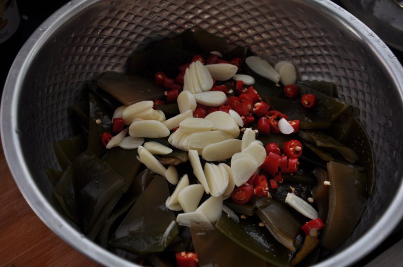 Steps for Making Pickled Pepper Kelp