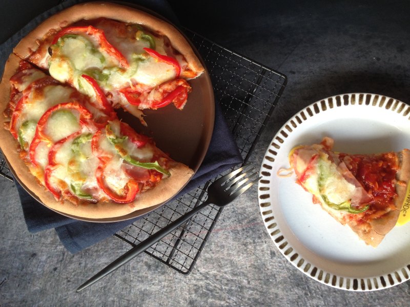 Ham, Green and Red Pepper Pizza