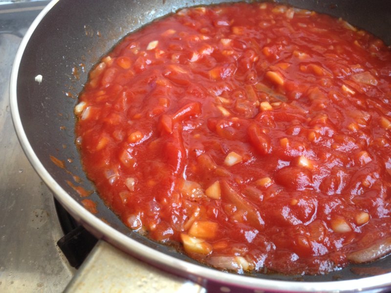 Steps for making Ham, Green and Red Pepper Pizza