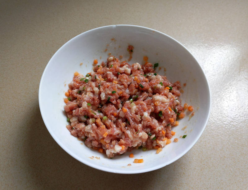 Steps for Cooking Chinese Cabbage and Pork Rolls