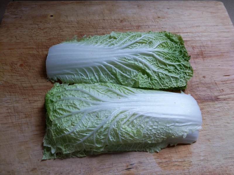 Steps for Cooking Chinese Cabbage and Pork Rolls