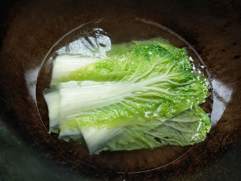 Steps for Cooking Chinese Cabbage and Pork Rolls