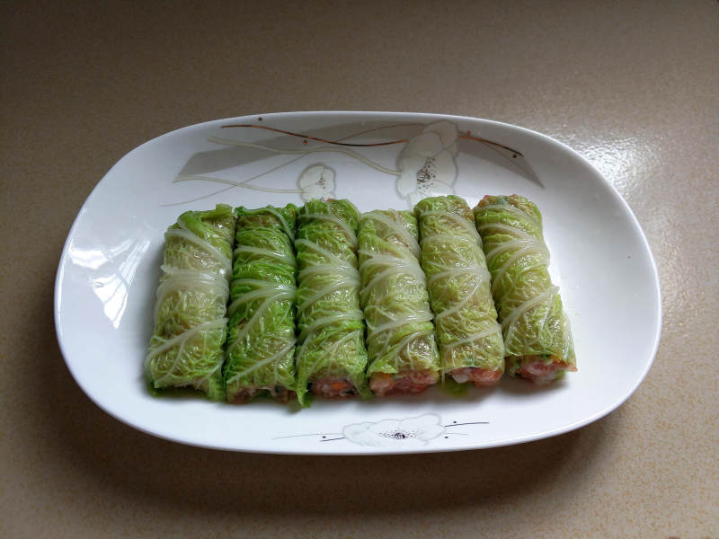 Steps for Cooking Chinese Cabbage and Pork Rolls