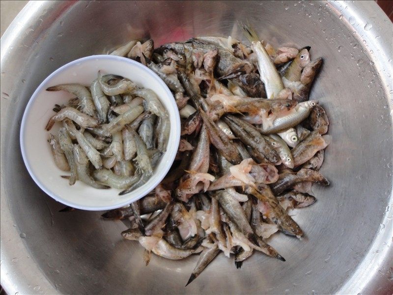 Steps for Making Fried Fish and Shrimp Pancake