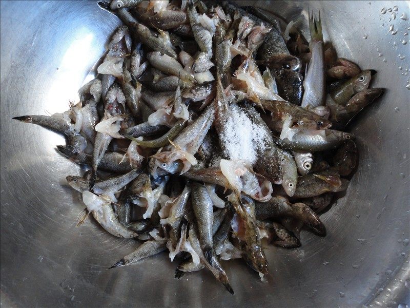 Steps for Making Fried Fish and Shrimp Pancake