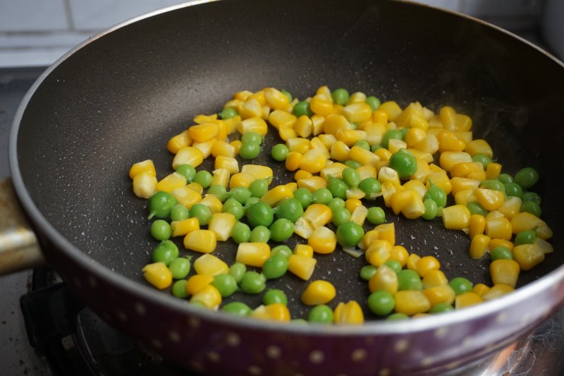 Steps for Making Seafood Fried Rice