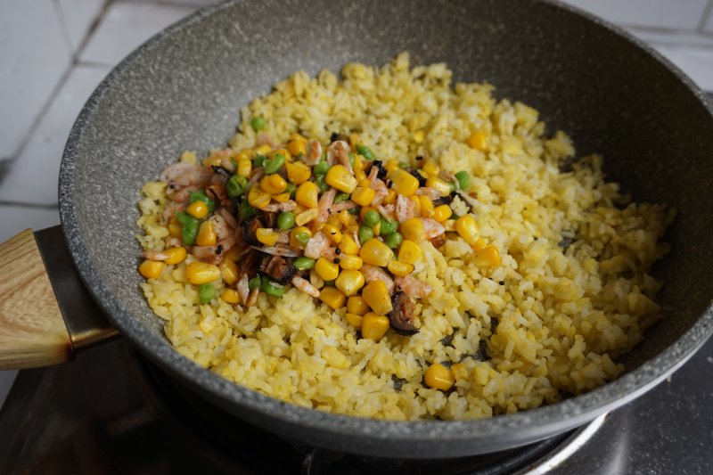 Steps for Making Seafood Fried Rice