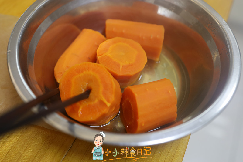 Steps for Making Carrot and Pork Floss Toast for Babies Over 9 Months