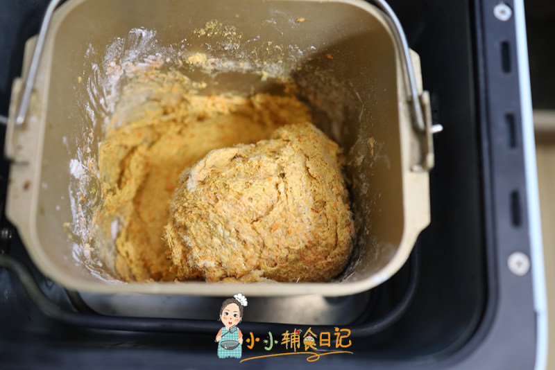 Steps for Making Carrot and Pork Floss Toast for Babies Over 9 Months