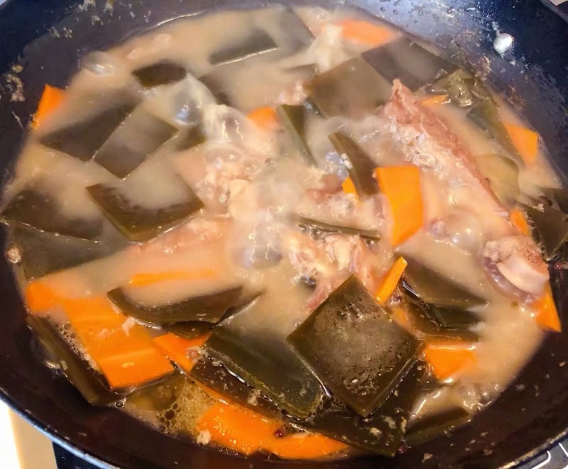 Sea Kelp Carrot Pig Trotter Soup#Soup# Cooking Steps