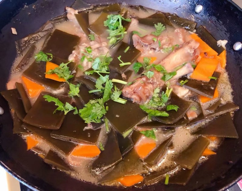 Sea Kelp Carrot Pig Trotter Soup#Soup# Cooking Steps