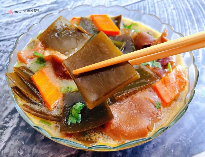 Sea Kelp Carrot Pig Trotter Soup#Soup# Cooking Steps