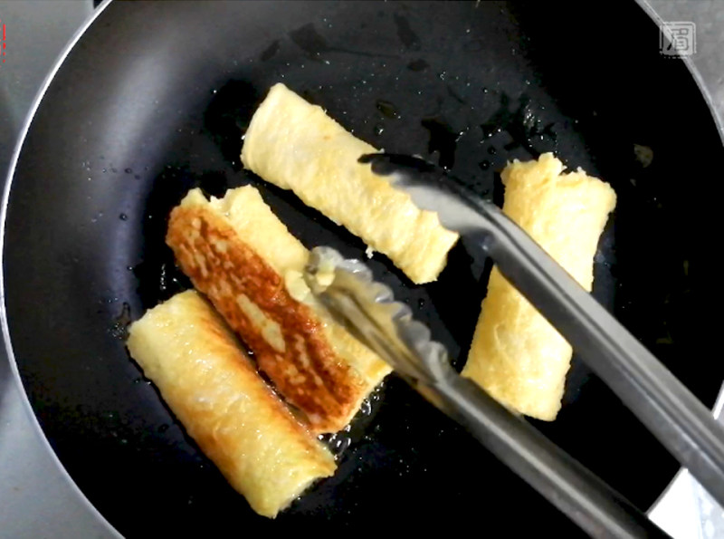 Steps for Cooking Mango Toast Roll with Mango Smoothie