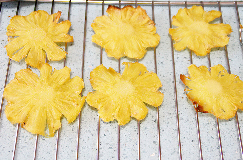 【Pineapple Flower Cupcake】: Detailed Cooking Steps