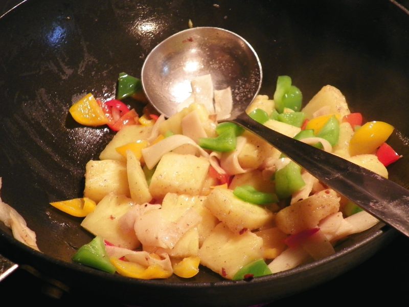 Steps for Making Pineapple Beef Stir-Fry