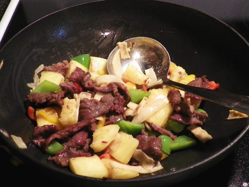 Steps for Making Pineapple Beef Stir-Fry