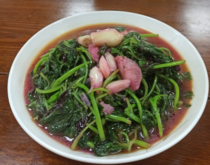 Stir-fried Red Amaranth with Garlic