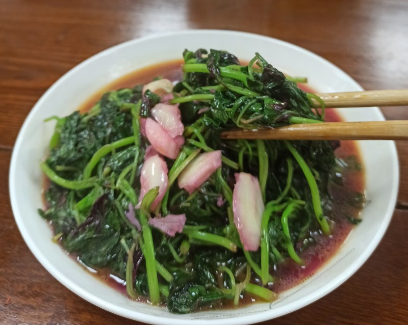 Stir-fried Red Amaranth with Garlic