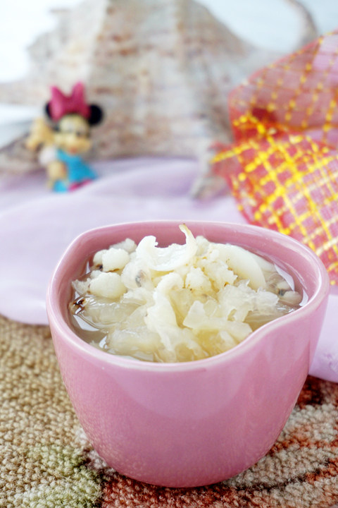 Lily, Coix Seed and Tremella Soup