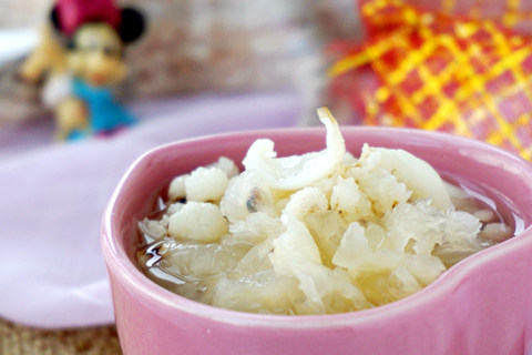 Lily, Coix Seed and Tremella Soup