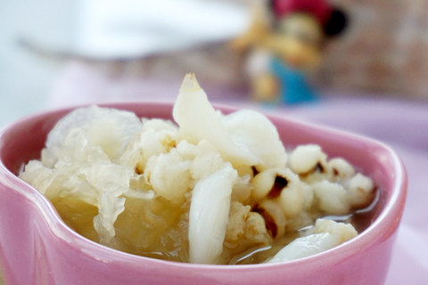 Lily, Coix Seed and Tremella Soup