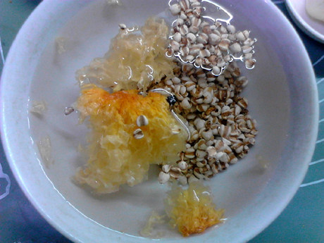 Steps to make Lily, Coix Seed and Tremella Soup