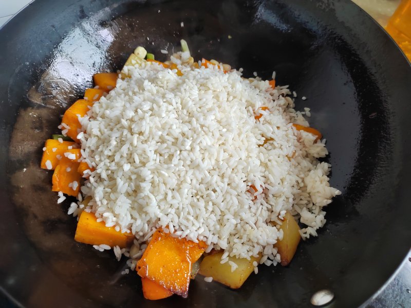 Steps for Cooking Potato and Pumpkin Fried Rice