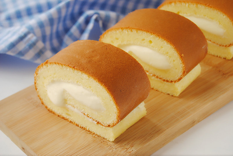 Old Yogurt Steamed Cake Roll