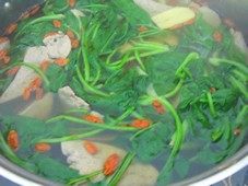 Steps for Making Spinach and Pork Liver Soup