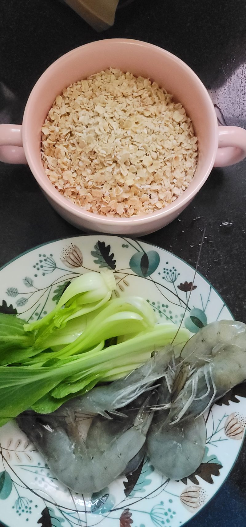 Steps for Making Shrimp and Vegetable Oatmeal Porridge