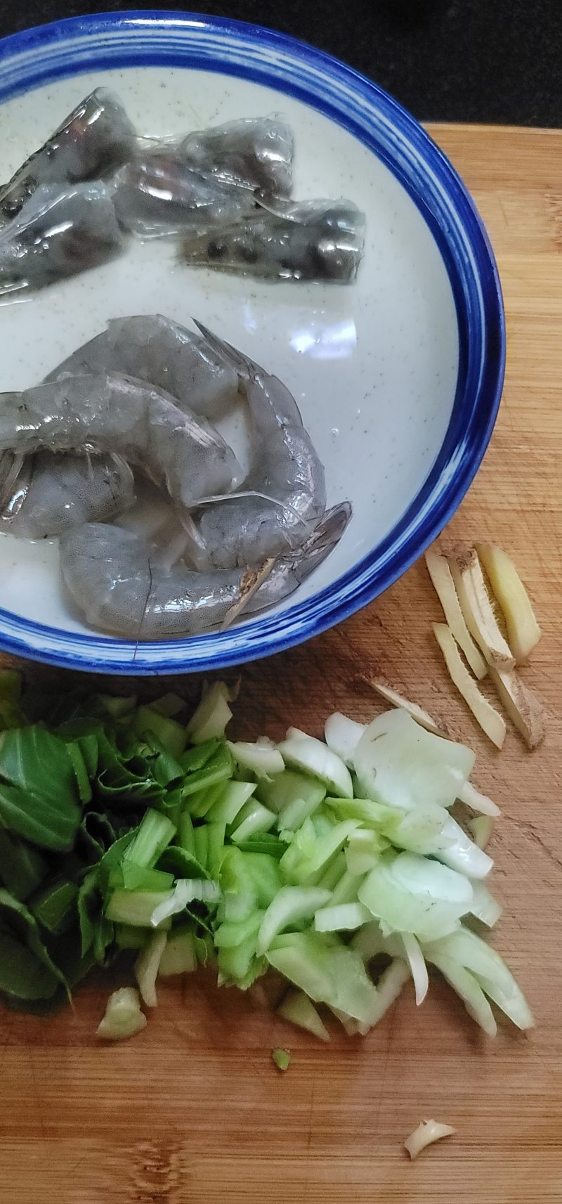 Steps for Making Shrimp and Vegetable Oatmeal Porridge