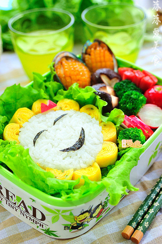 Luxurious Smiling Bento Box, Children's Favorite with Spring Flavors