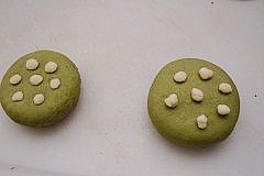 Steps for Making Lotus Seed Red Bean Paste Bun