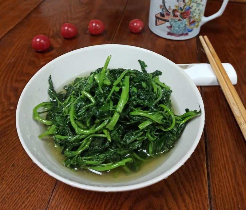 Stir-Fried Chrysanthemum Leaves Cooking Steps