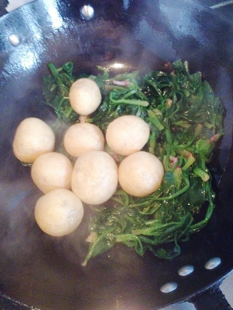 Steps for Making Stir-Fried Spinach with Gluten