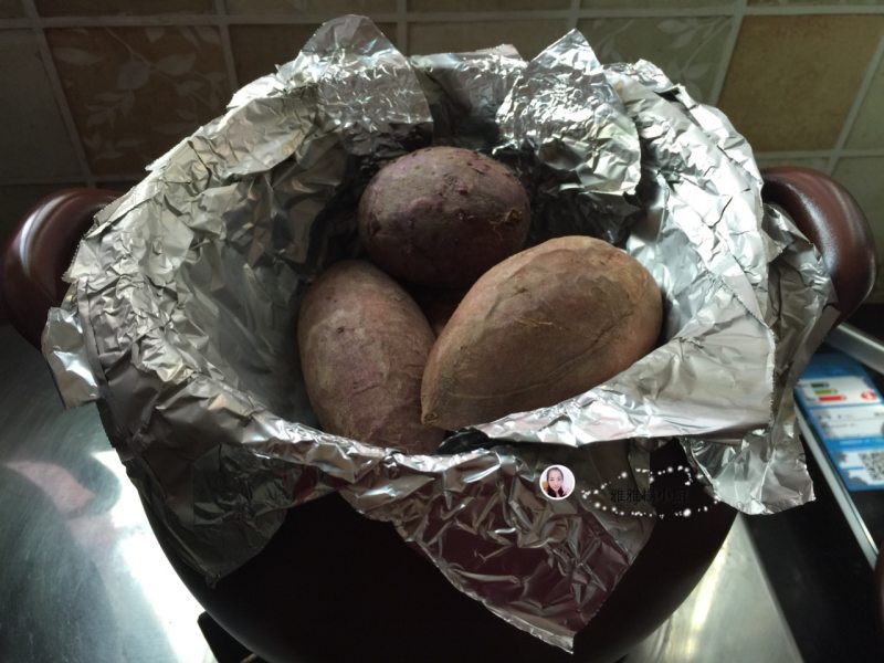 Steps for Making Kunbo Clay Pot Roasted Sweet Potato