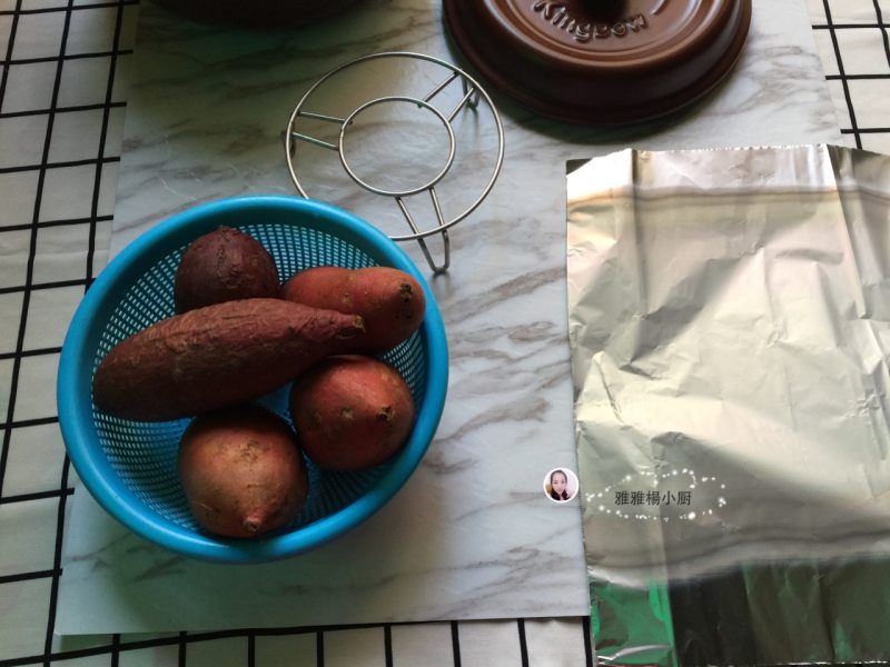 Steps for Making Kunbo Clay Pot Roasted Sweet Potato