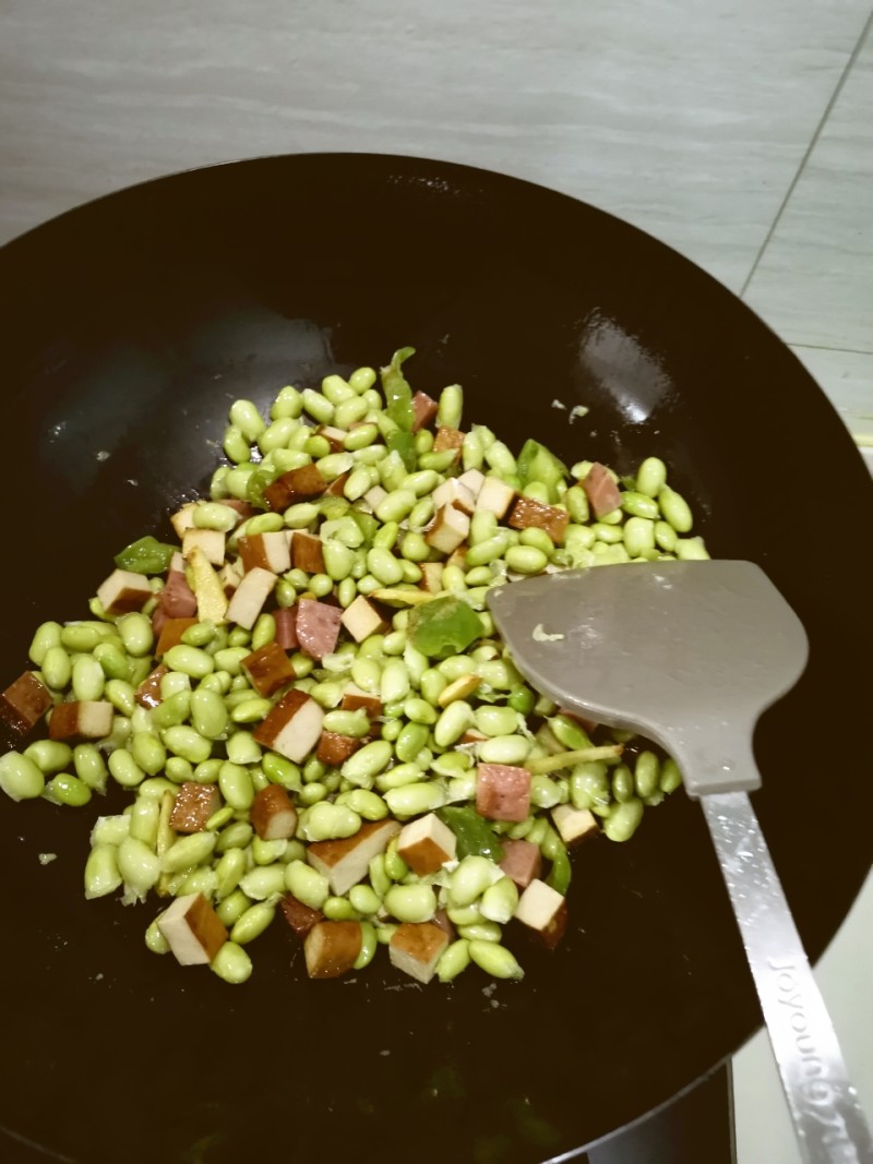 Step-by-step Cooking of Home-style Stir-fried Edamame with Dried Tofu