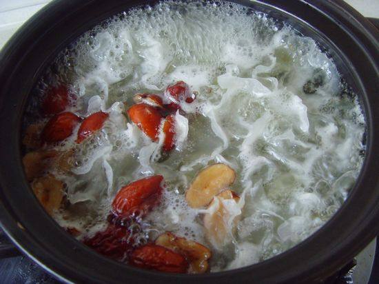 Summer Beauty Dessert - Soapberry and Tremella Soup Cooking Steps