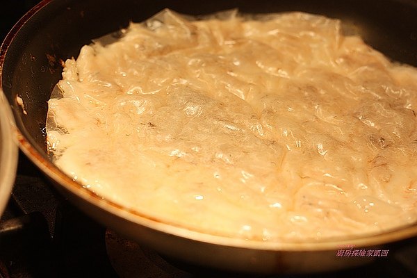 Detailed Steps for Cooking Dong Cook's Shrimp Pancake, the Mooncake You Can't Find in Thailand