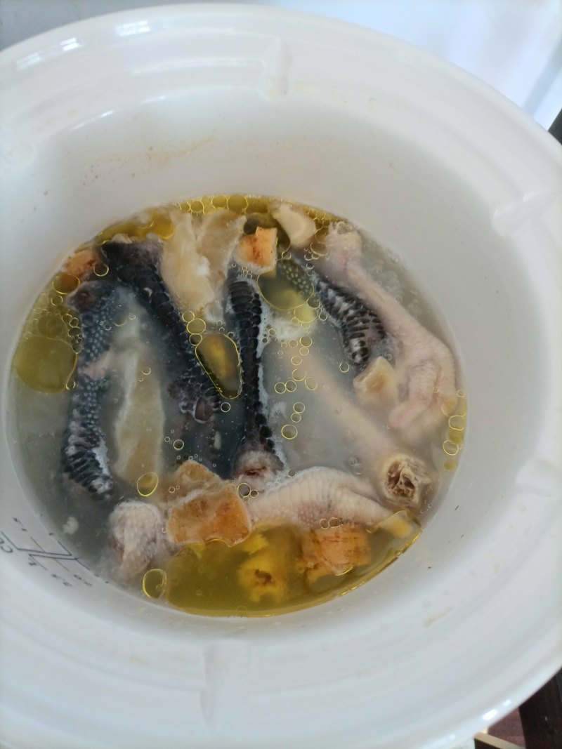 Steps for Making Chicken Feet and Fish Maw Soup