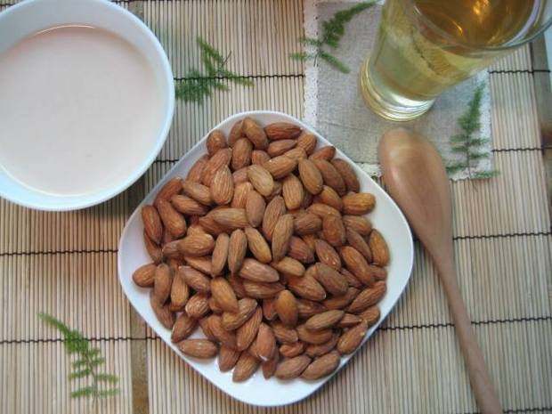 Steps for Making Moisturizing Lung and Beautifying Almond Tea