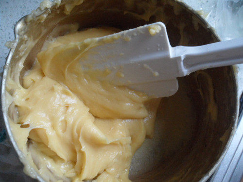 Steps for Making Vanilla Cream Puffs