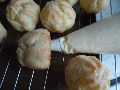 Steps for Making Vanilla Cream Puffs