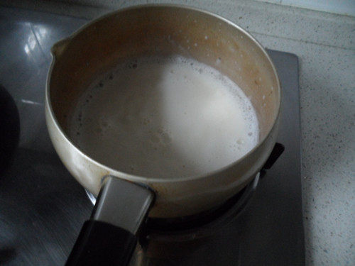 Steps for Making Vanilla Cream Puffs