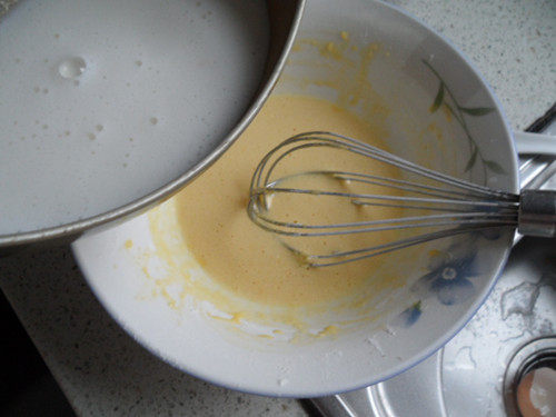 Steps for Making Vanilla Cream Puffs